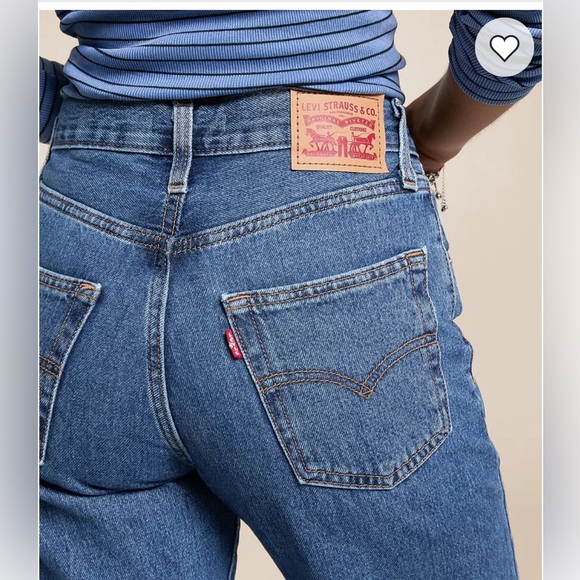 Levy Women's 94 Baggy Blue Jeans. New w/o tags! - Picture 2 of 5